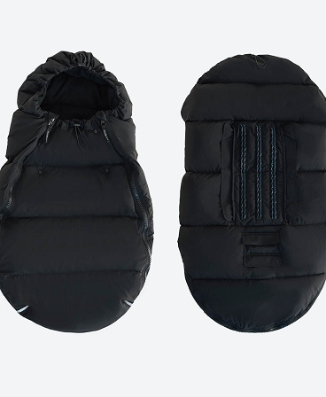 Universal winter footmuff
