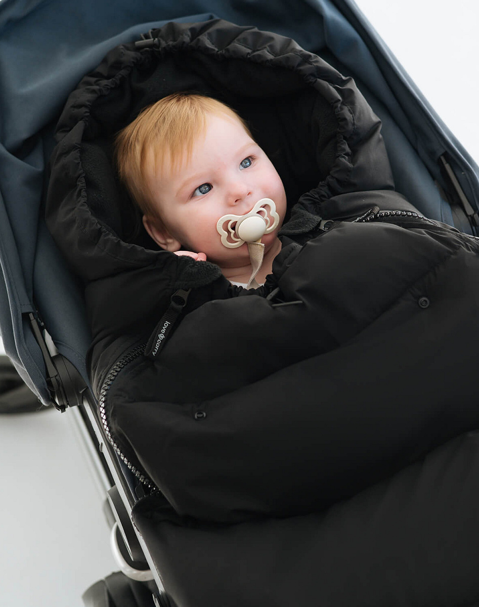 Universal winter footmuff