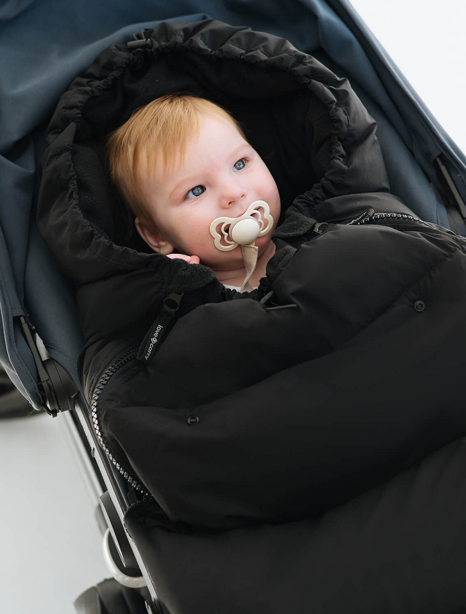 Universal winter footmuff
