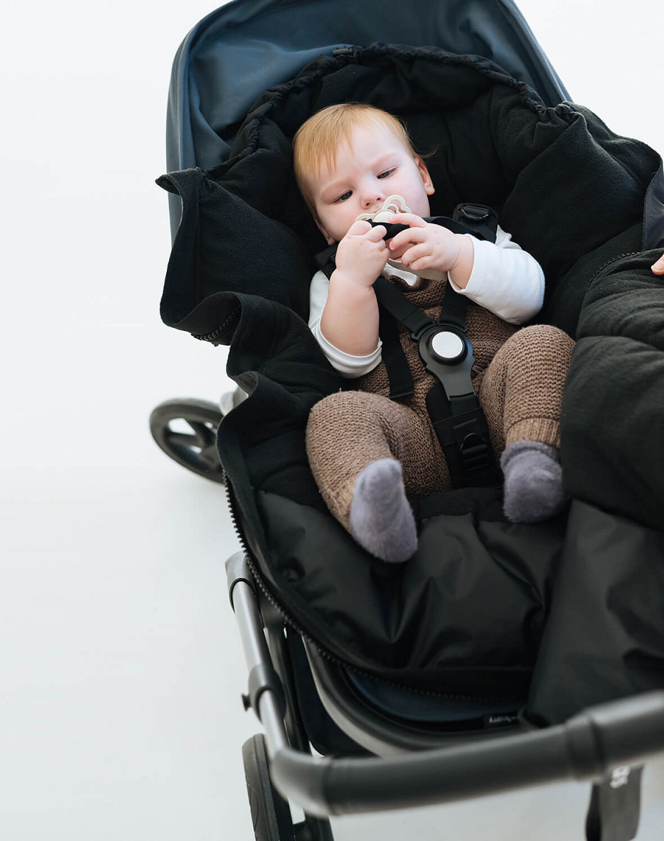 Universal winter footmuff