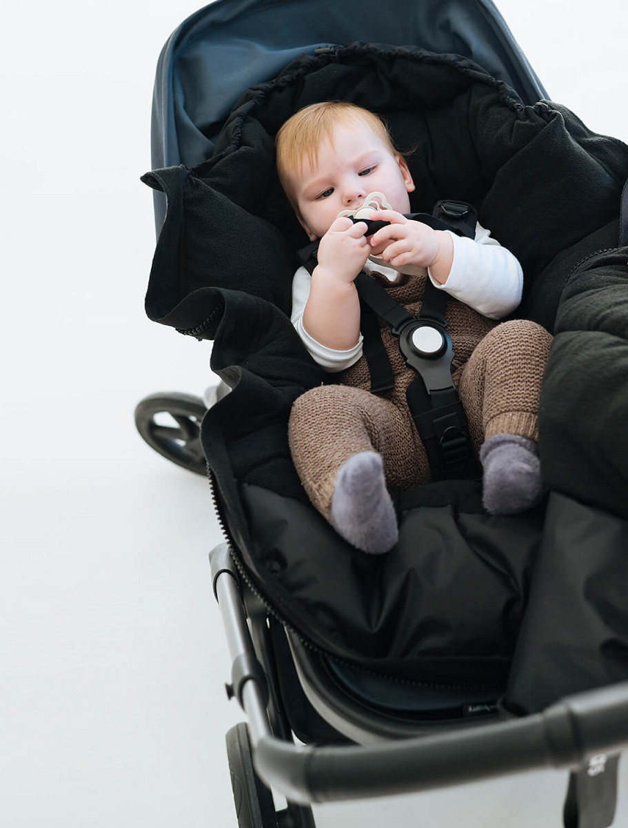 Universal winter footmuff