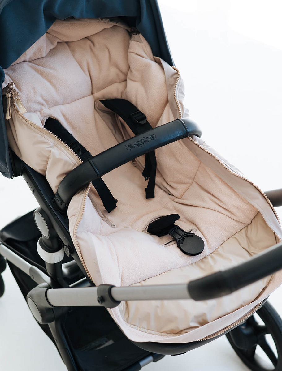 Universal winter footmuff