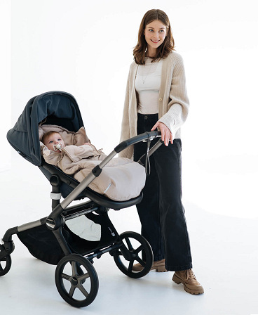 Universal winter footmuff