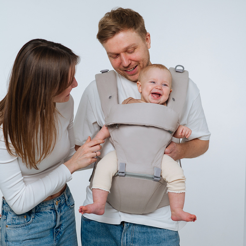 Family with baby in Love & Carry hipseat carrier