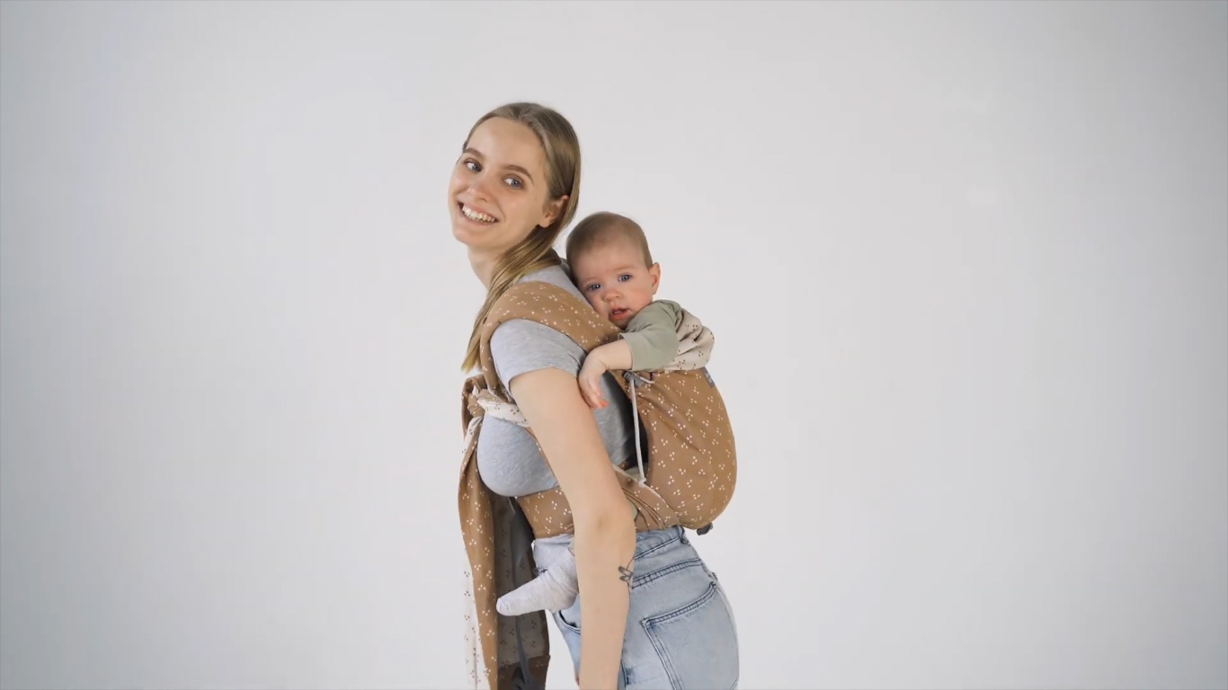 How to carry your baby on your back (6+ months)