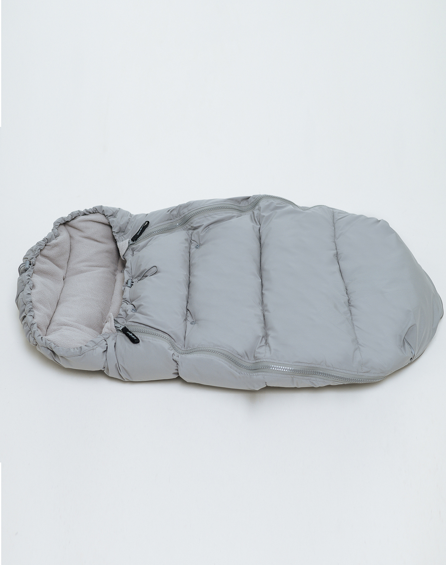 Universal winter footmuff