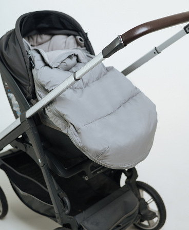 Universal winter footmuff