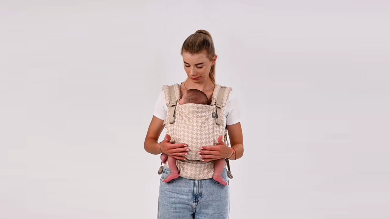 Front carry with H-straps (0-4m)