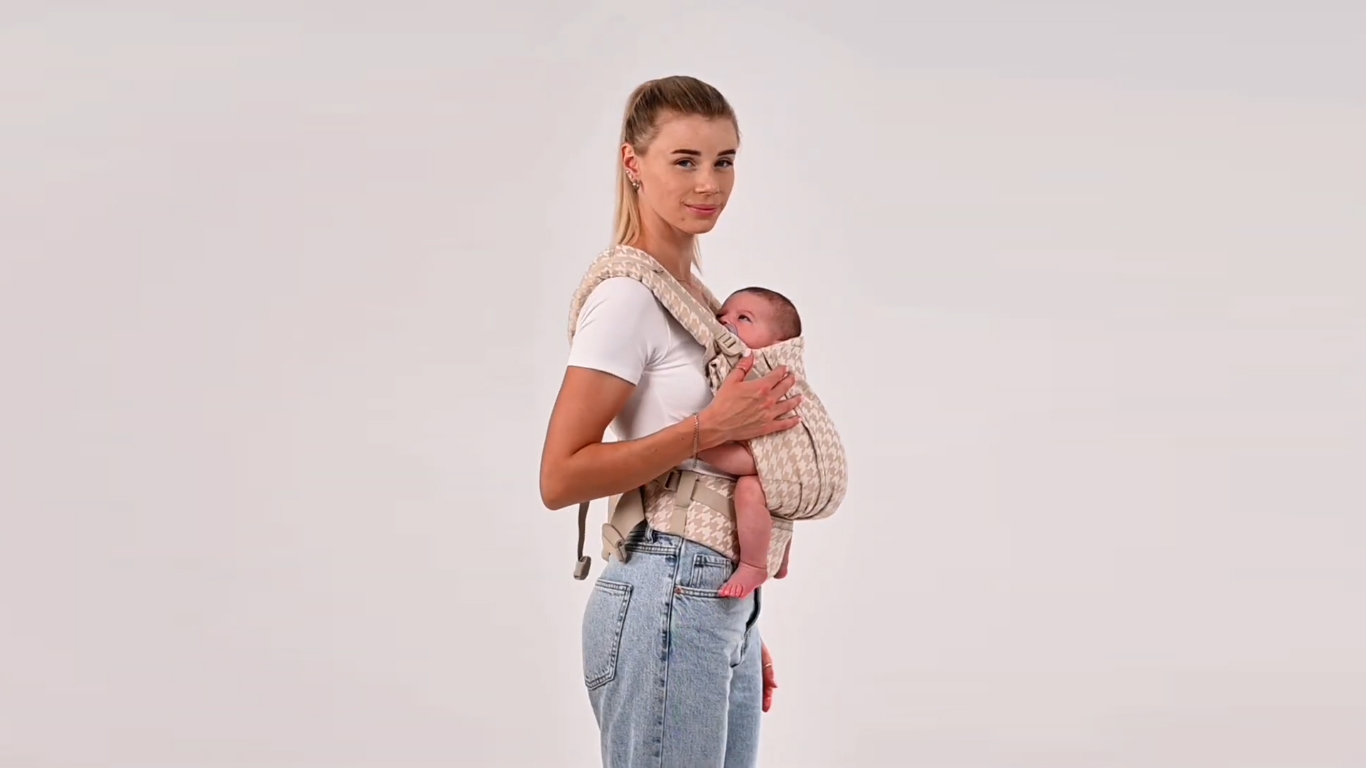 Front carry with X-straps (0-4m)