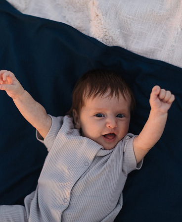 Stretchy swaddle blanket 110 x 90 cm